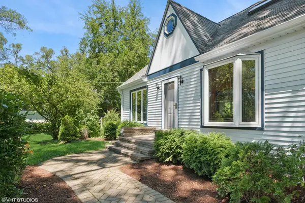 11 N Schoenbeck RD, Prospect Heights, IL 60070