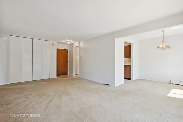 2420 E Brandenberry CT #2J, Arlington Heights, IL 60004