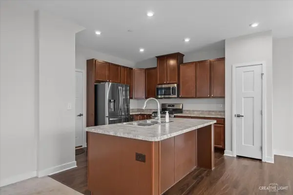 1071 Sears CIR, Elburn, IL 60119