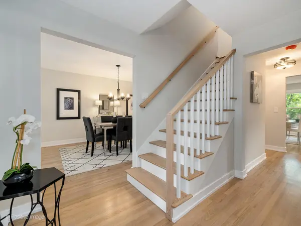 1133 Sandpiper LN, Naperville, IL 60540