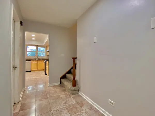 1403 W Oakmont RD, Hoffman Estates, IL 60169