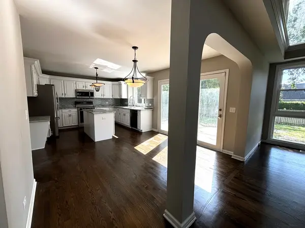 1N286 Redwing DR, Carol Stream, IL 60188