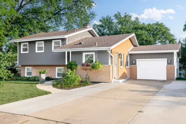 236 S Illinois DR, Arlington Heights, IL 60005