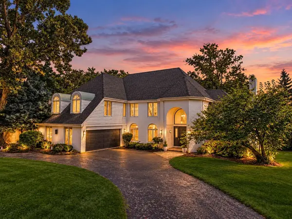8763 Carlisle CT, Darien, IL 60561
