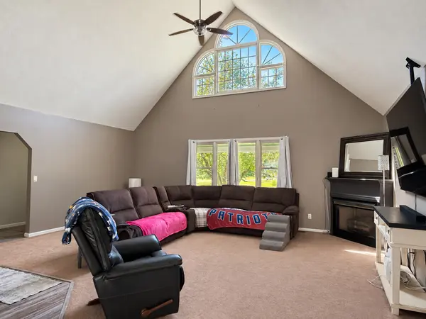 1203 White Pine LN, Metropolis, IL 62960