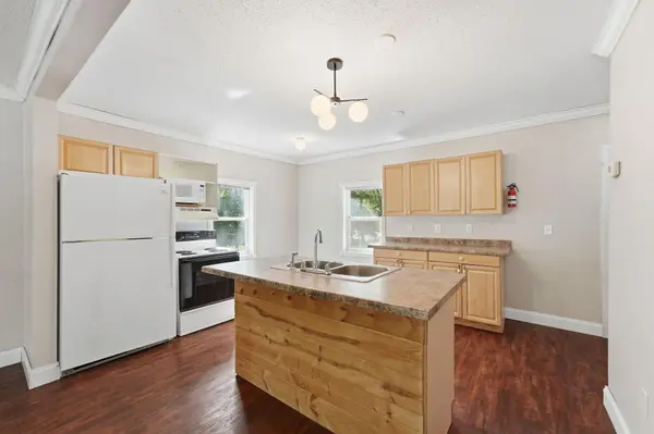 225 Cedar ST NE, New London, MN 56273