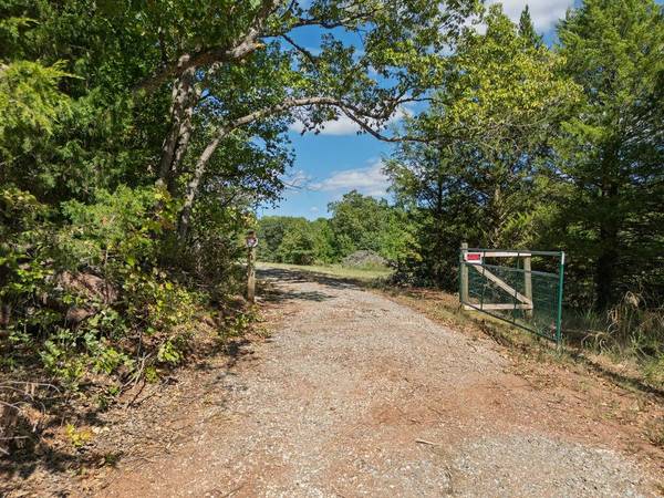 21427 S Rock Creek RD, Tecumseh, OK 74873
