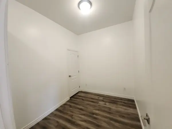 9 Queen ST W #202, Springwater, ON L0L 1P0