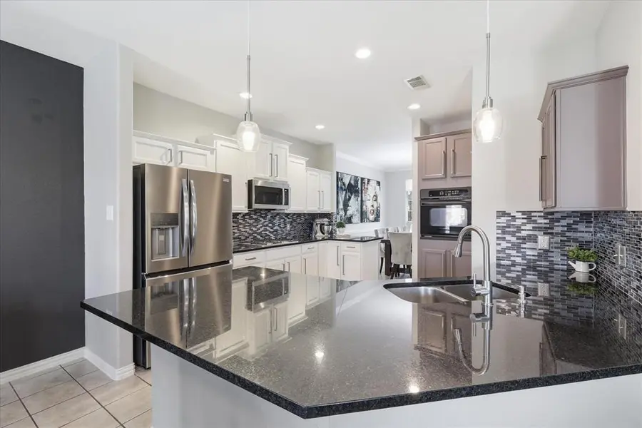 851 Branch Crossing, Lantana, TX 76226
