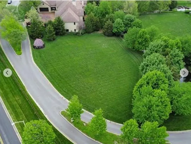 8309 Maplewood LN, Lenexa, KS 66215