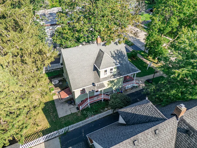 213 Grove ST, Woodstock, IL 60098