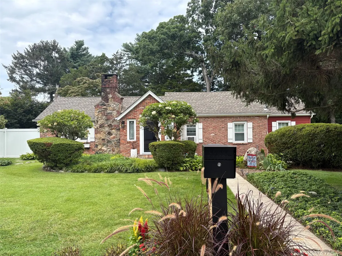11 Keeler ST, Huntington, NY 11743