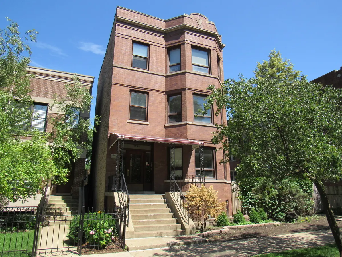 3925 N Janssen AVE, Chicago, IL 60613