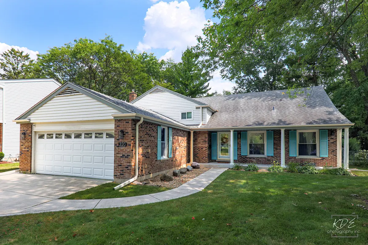 320 S Birchwood DR, Naperville, IL 60540