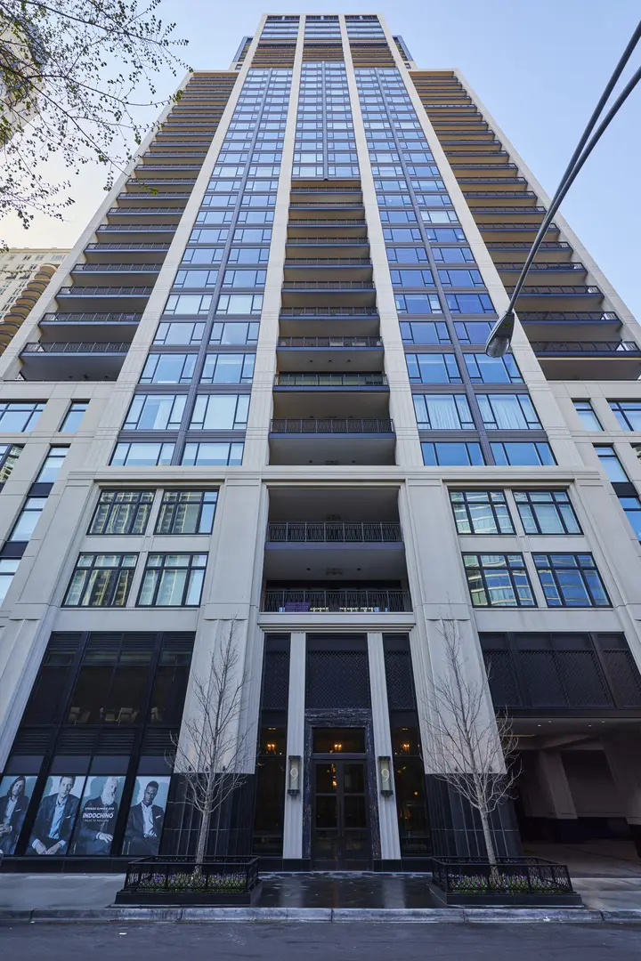 9 W Walton ST #2702, Chicago, IL 60610