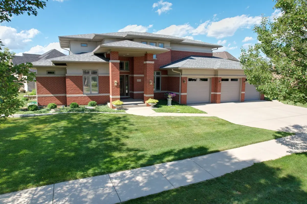 16676 Stratton DR, Lemont, IL 60439