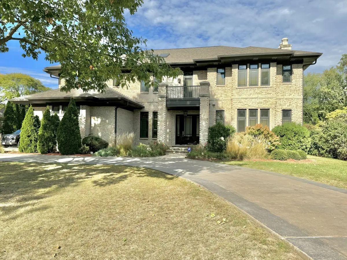 109 N MacArthur BLVD, Mount Prospect, IL 60056