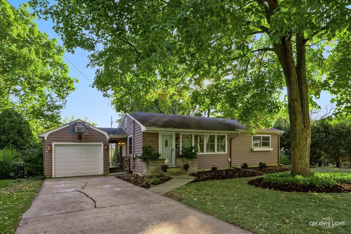 218 Republic RD, Batavia, IL 60510