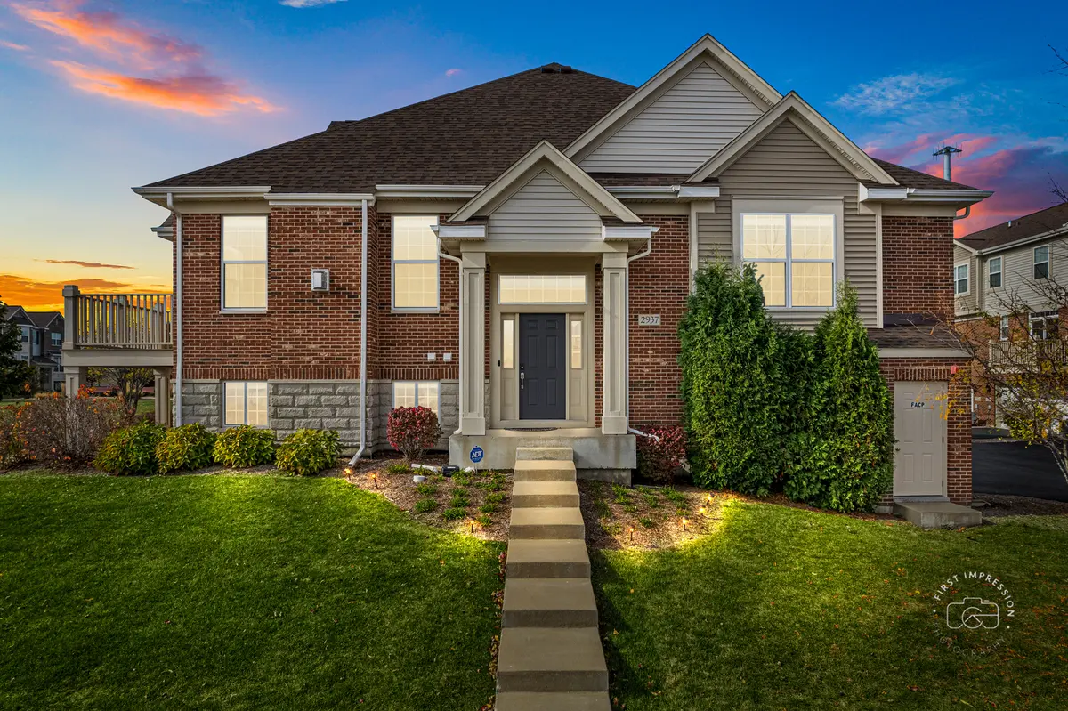 2937 Henley LN, Naperville, IL 60540