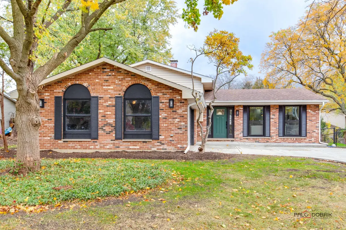 6S207 Country DR, Naperville, IL 60540