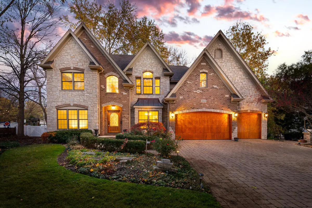 860 Lilac LN, Naperville, IL 60540