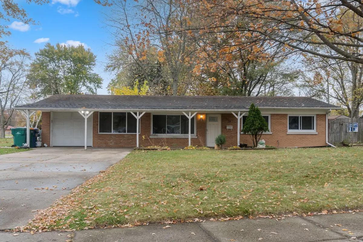 34 Scarsdale RD, Montgomery, IL 60538