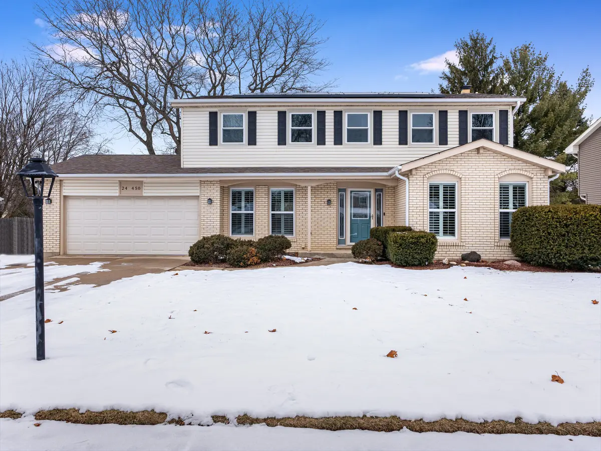 24W450 Arrow CT, Naperville, IL 60540