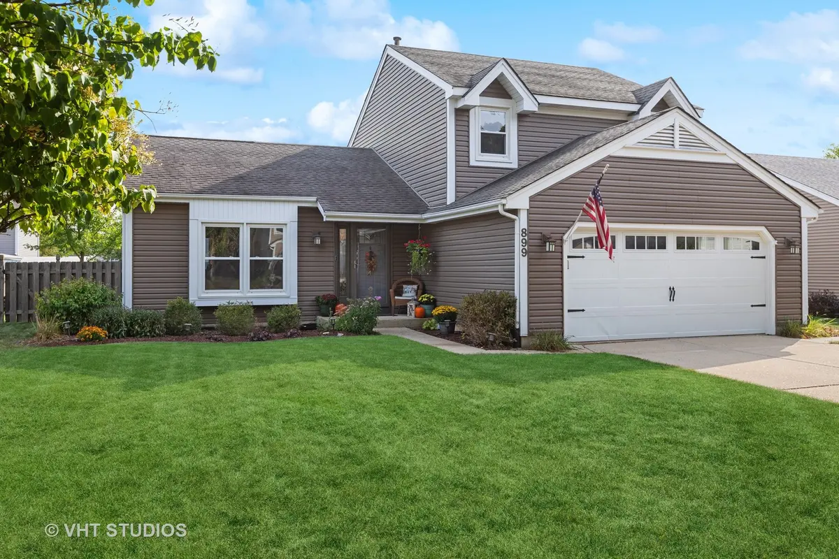 899 Boxwood DR, Crystal Lake, IL 60014