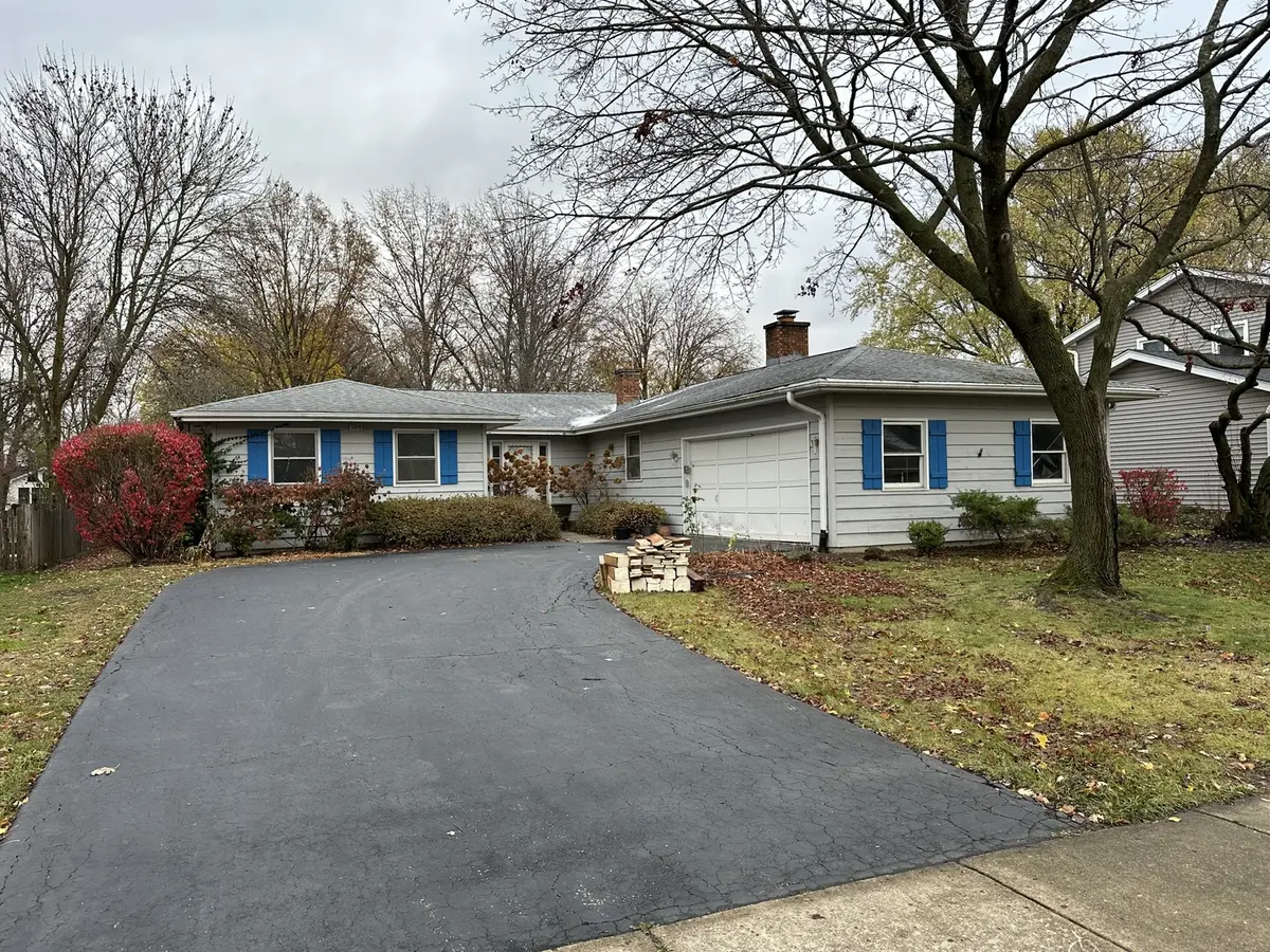 104 Devon LN, Naperville, IL 60540