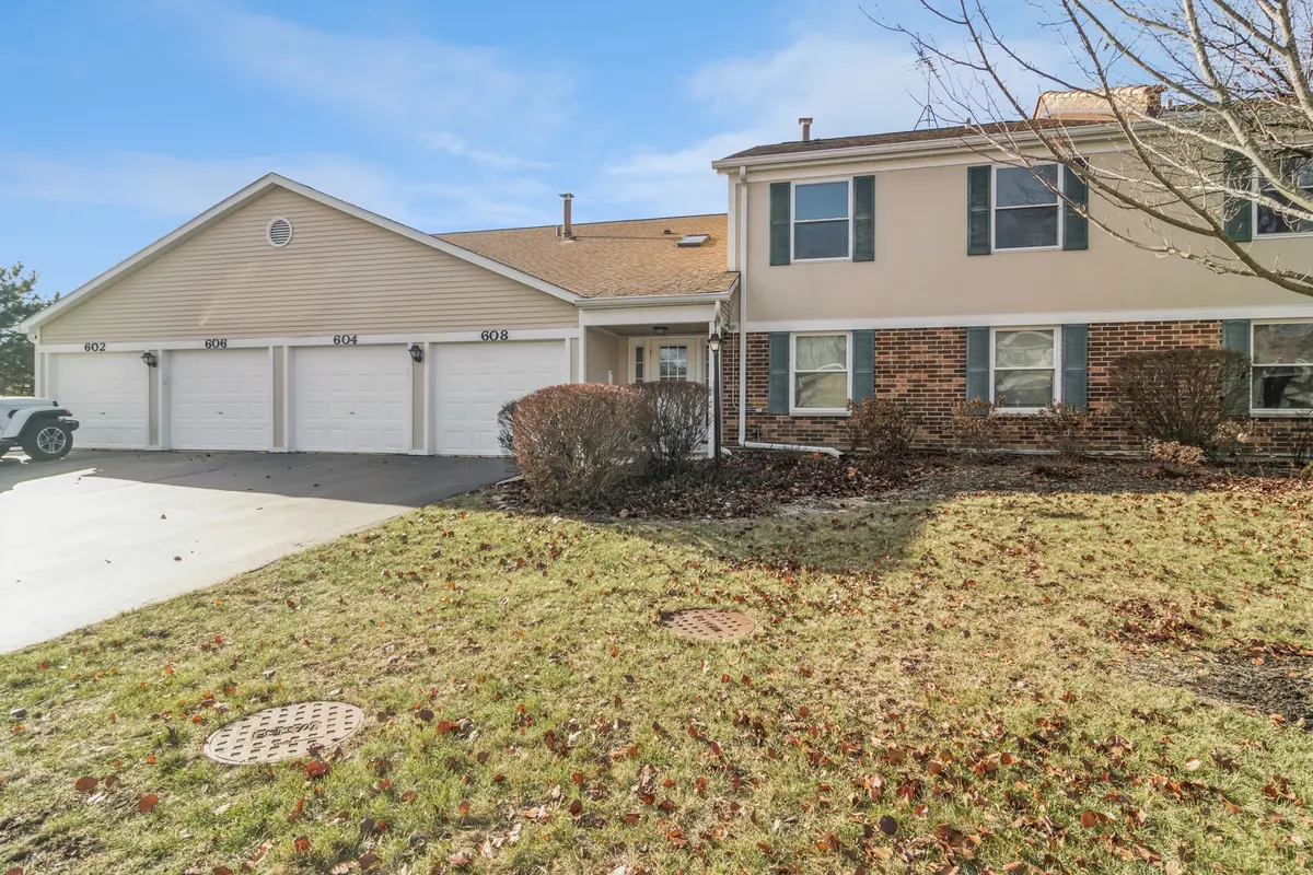 606 N Deer Run DR #10B11, Palatine, IL 60067