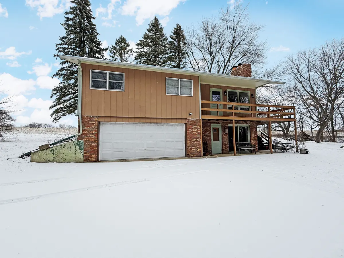 9A233 Cherry LN, Apple River, IL 61001