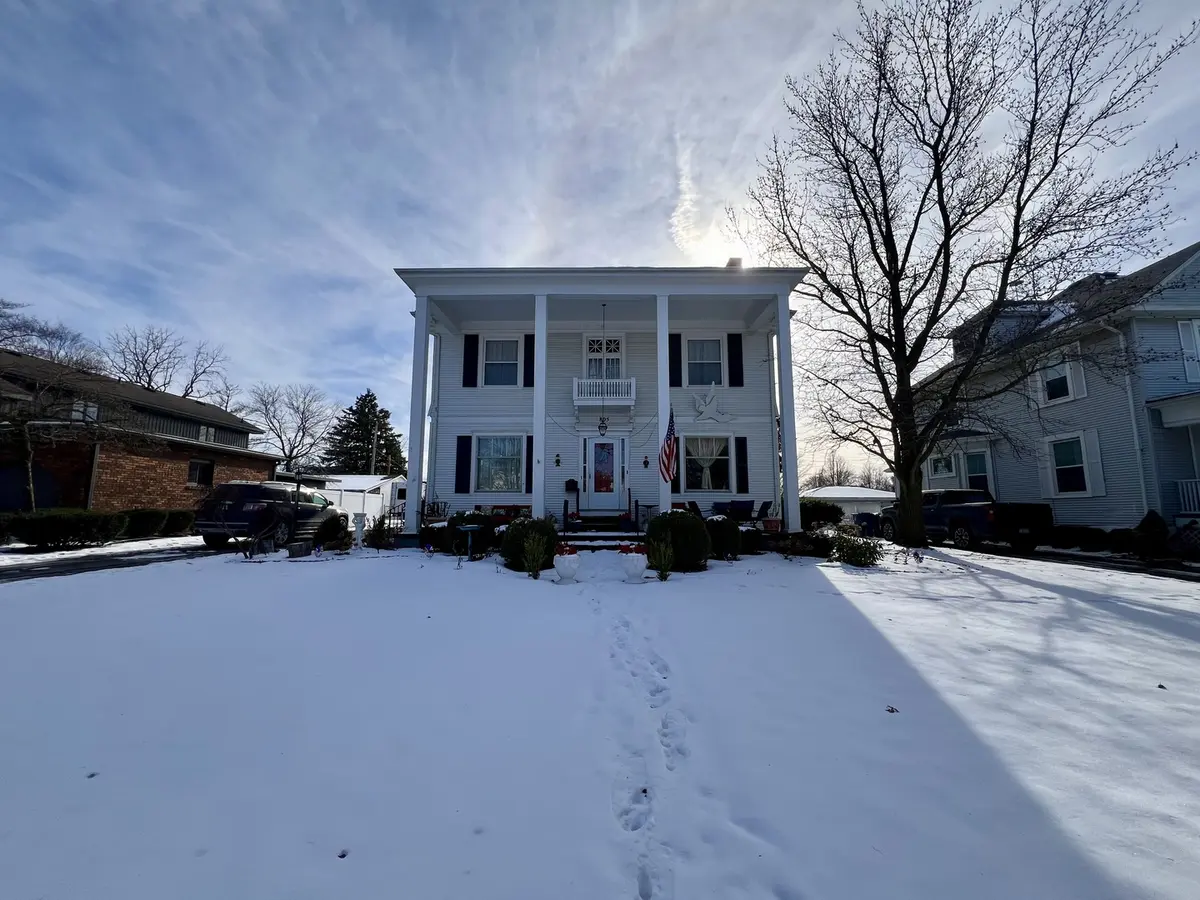 805 E Washington ST, Hoopeston, IL 60942