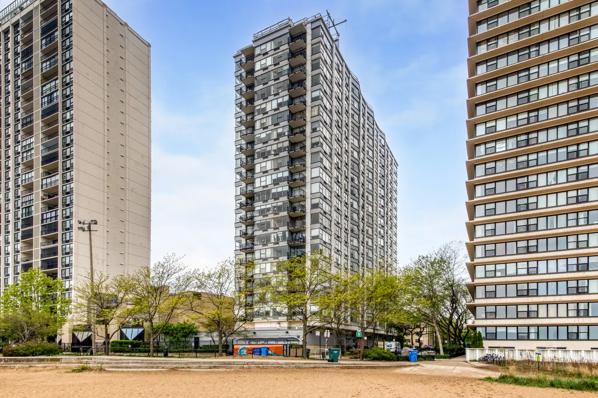 5757 N Sheridan RD #12F, Chicago, IL 60660