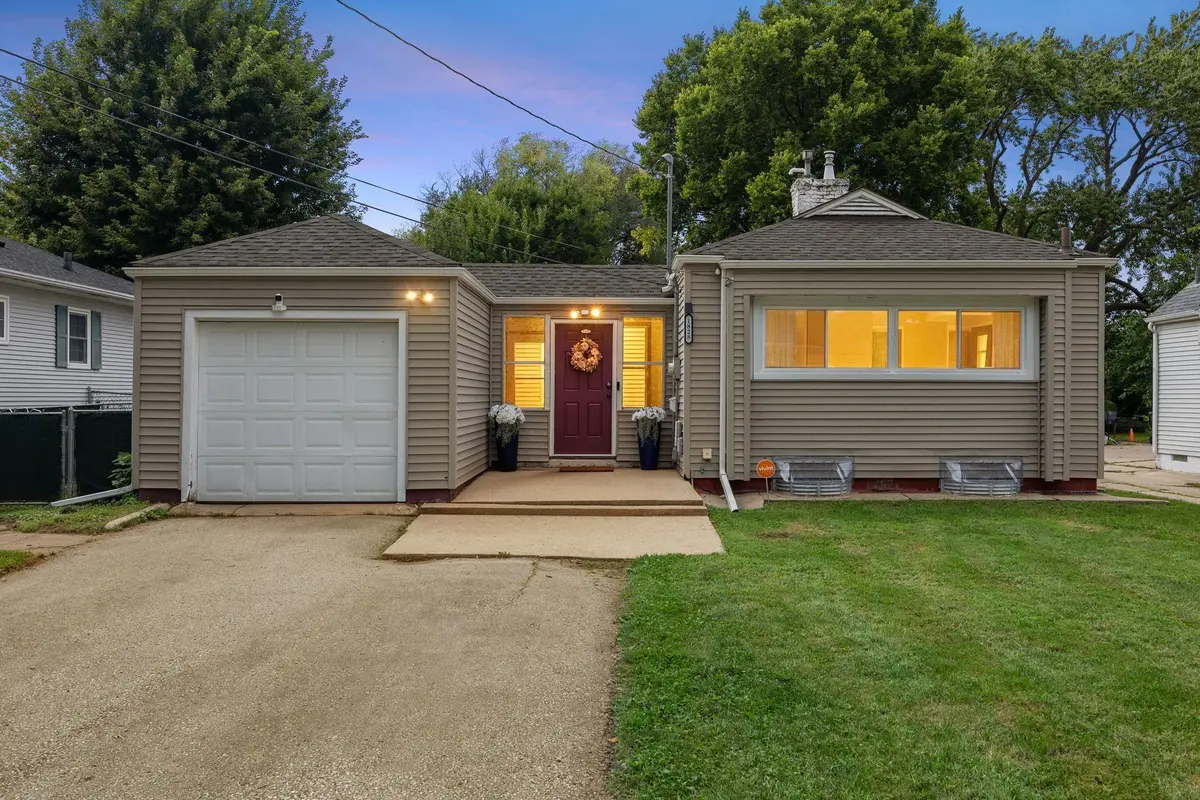 1828 W 6th ST, Waterloo, IA 50702