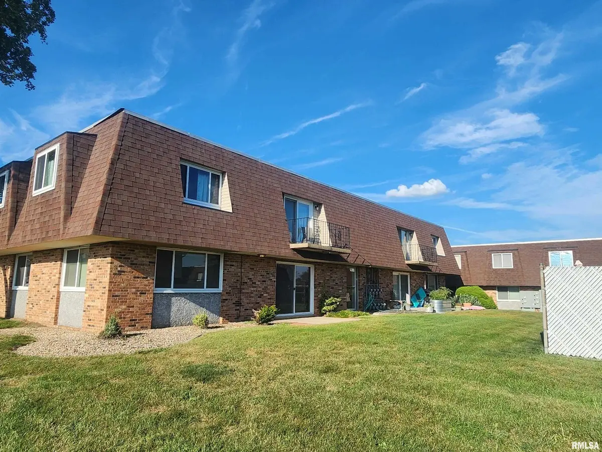 161 E QUEENWOOD RD, Morton, IL 61550