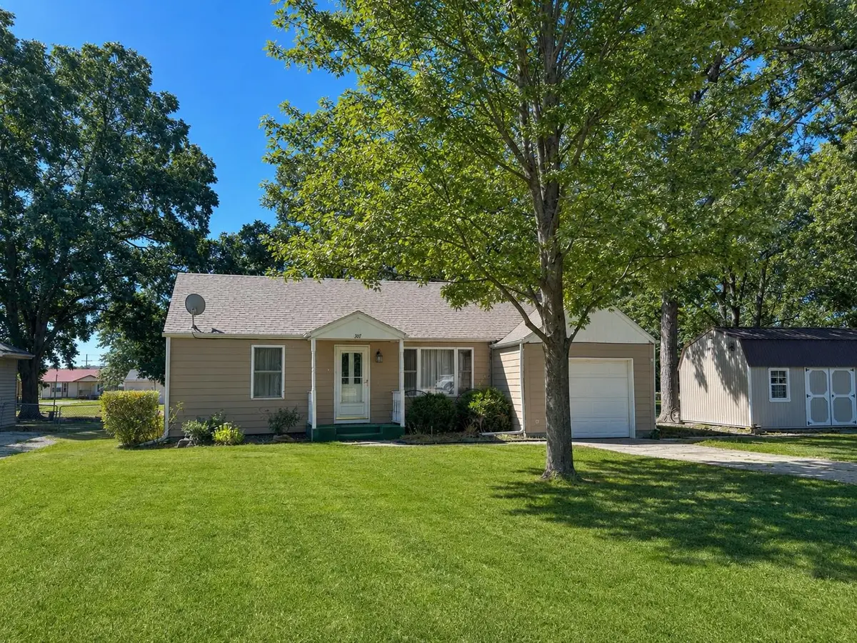 307 Lake Rd, Olpe, KS 66865
