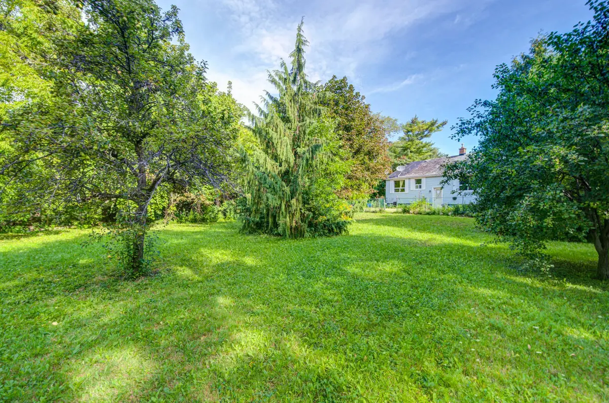 1098 Kent AVE, Oakville, ON L6H 1Z8