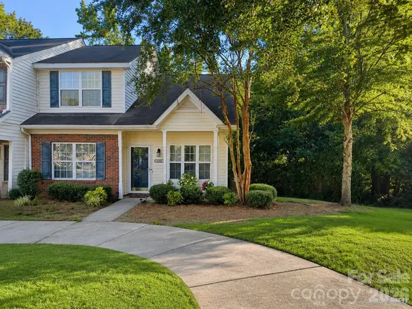 10106 Ballyclare CT, Charlotte, NC 28213