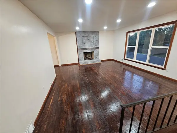 321 E 106th TER, Kansas City, MO 64114