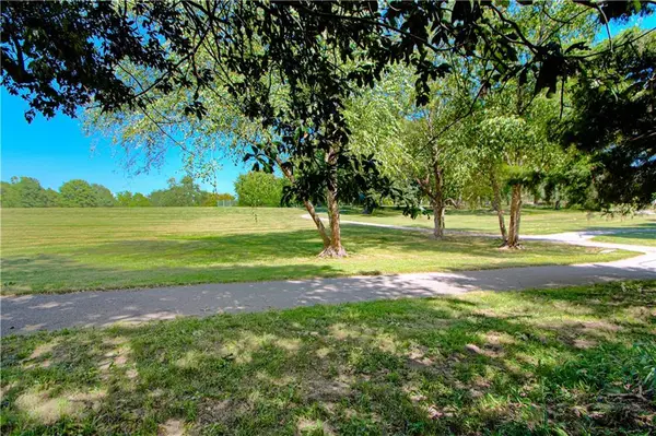 2106 NW 84th TER, Kansas City, MO 64154