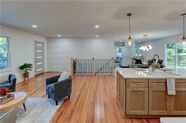 5801 W 99th ST, Overland Park, KS 66207