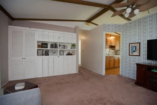 8602 Everett ST, Raytown, MO 64138