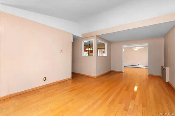 2739 Oak DR, Bellmore, NY 11710