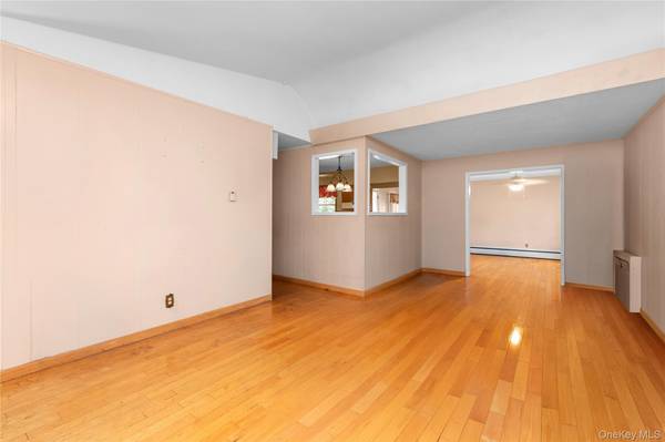 2739 Oak DR, Bellmore, NY 11710