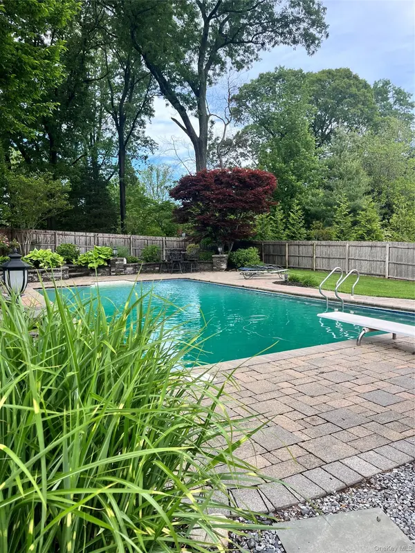 75 Eatons Neck RD, Northport, NY 11768