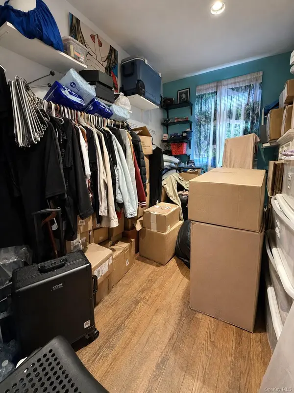 2541 Holland AVE, Bronx, NY 10467
