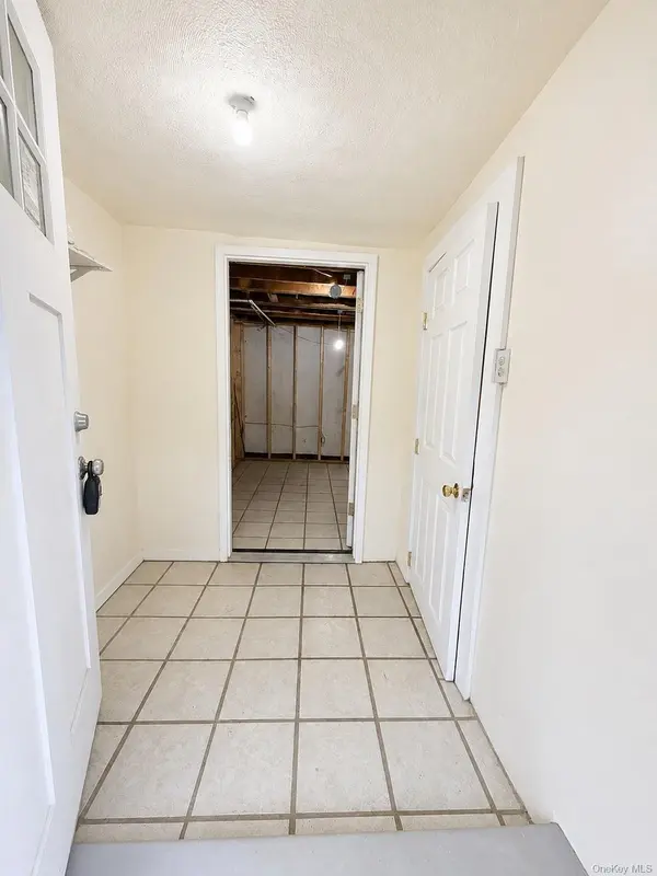 2541 Holland AVE, Bronx, NY 10467