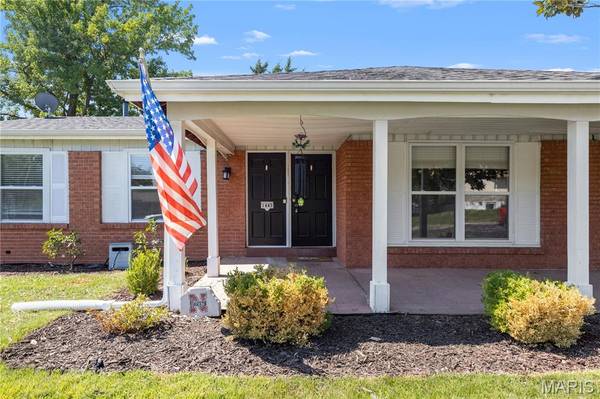 1445 Orchard Lakes DR, St Louis, MO 63146