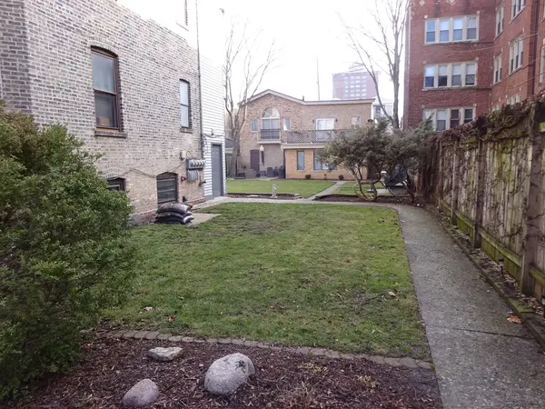 3925 N Janssen AVE, Chicago, IL 60613