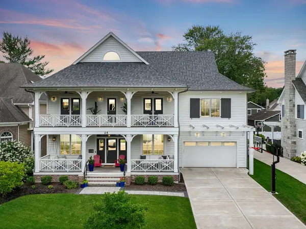 25 N Fremont ST, Naperville, IL 60540